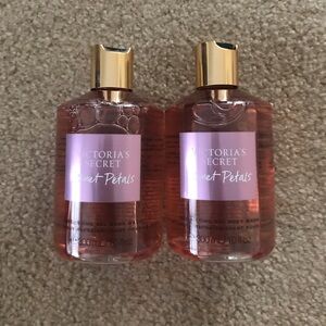 Two Velvet Petals Body Wash